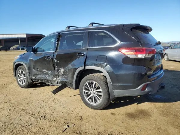 5TDJGRFHXJS045530 2018 TOYOTA HIGHLANDER - Image 2