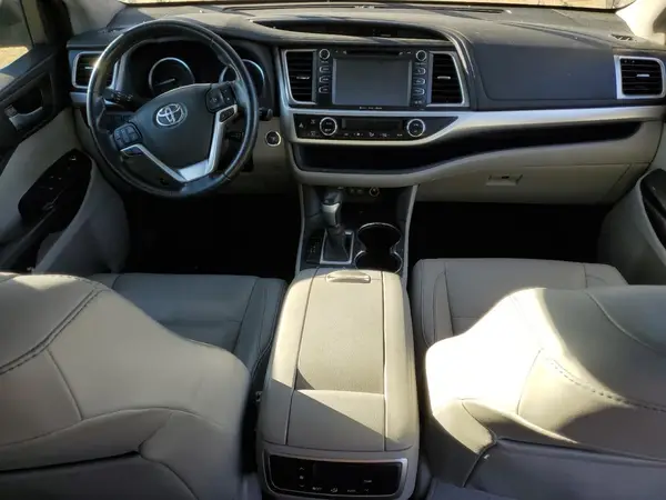 5TDJGRFHXJS045530 2018 TOYOTA HIGHLANDER - Image 8