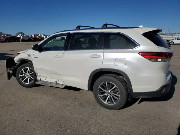 5TDJGRFHXJS048282 2018 TOYOTA HIGHLANDER - Image 2