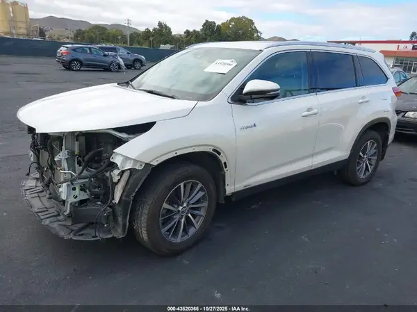 5TDJGRFHXKS057694 2019 TOYOTA HIGHLANDER - Image 2
