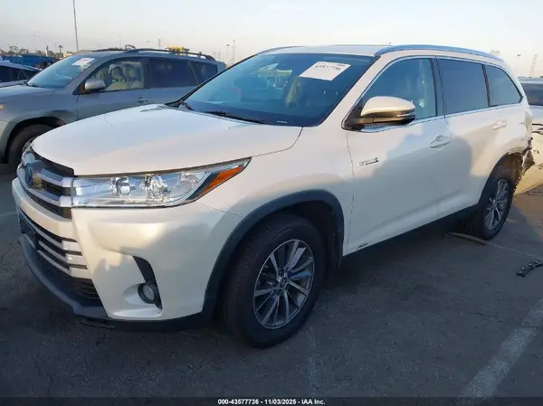 5TDJGRFHXKS060496 2019 TOYOTA HIGHLANDER - Image 2