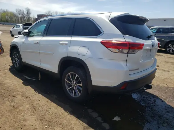 5TDJGRFHXKS063883 2019 TOYOTA HIGHLANDER - Image 2