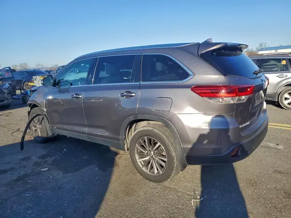 5TDJGRFHXKS065178 2019 TOYOTA HIGHLANDER - Image 2