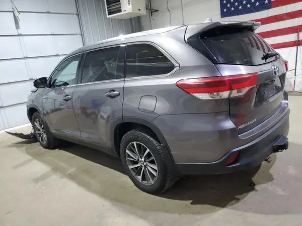 5TDJGRFHXKS065522 2019 TOYOTA HIGHLANDER - Image 2
