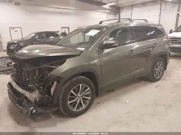 5TDJGRFHXKS075340 2019 TOYOTA HIGHLANDER - Image 2