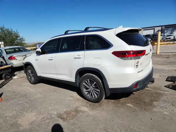 5TDJGRFHXKS075693 2019 TOYOTA HIGHLANDER - Image 2