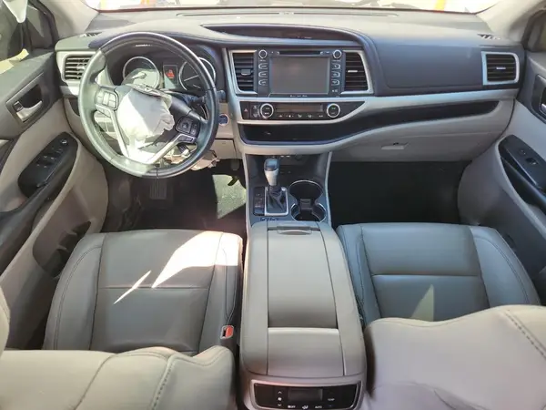5TDJGRFHXKS075693 2019 TOYOTA HIGHLANDER - Image 8