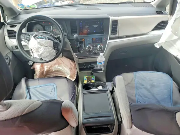 5TDJK3DC0GS131585 2016 TOYOTA SIENNA - Image 8