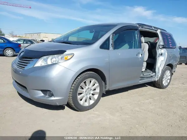 5TDJK3DC0GS138925 2016 TOYOTA SIENNA - Image 2