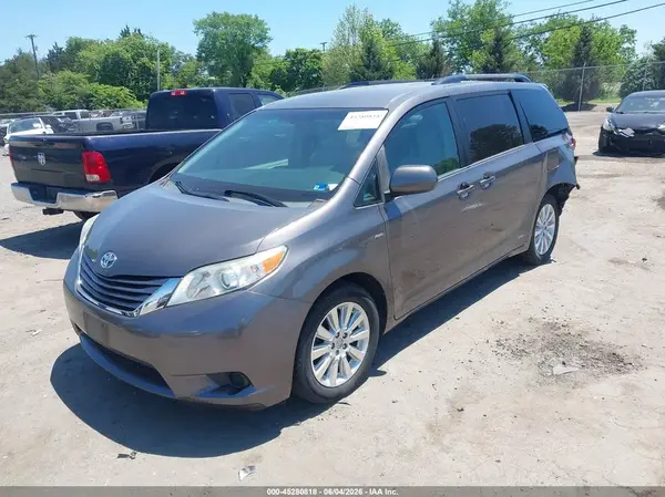 5TDJK3DC1GS129781 2016 TOYOTA SIENNA - Image 2