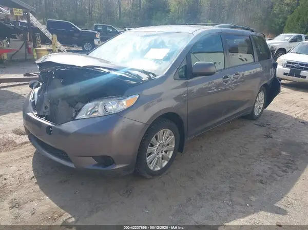 5TDJK3DC1GS133412 2016 TOYOTA SIENNA - Image 2