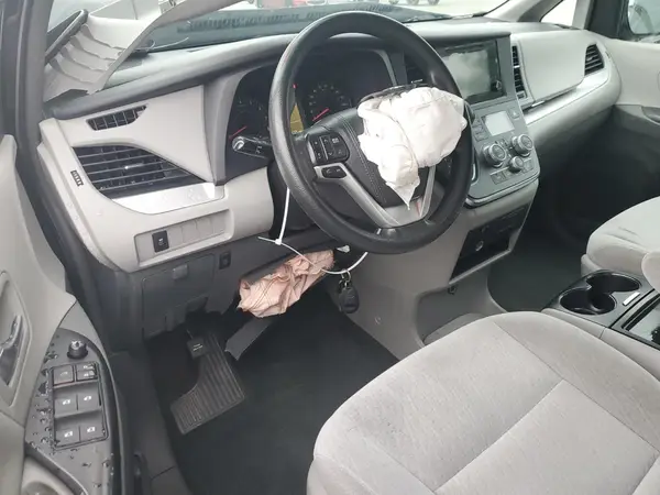 5TDJK3DC2GS132866 2016 TOYOTA SIENNA - Image 8