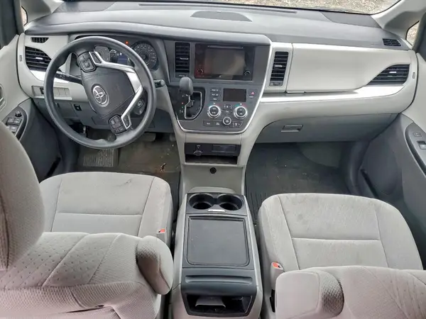 5TDJK3DC2GS145231 2016 TOYOTA SIENNA - Image 8