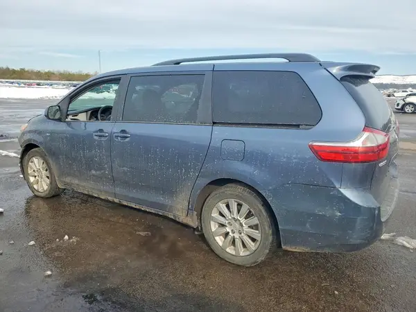 5TDJK3DC3GS130267 2016 TOYOTA SIENNA - Image 2