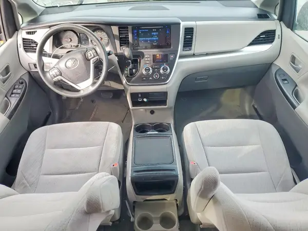 5TDJK3DC3GS130267 2016 TOYOTA SIENNA - Image 8