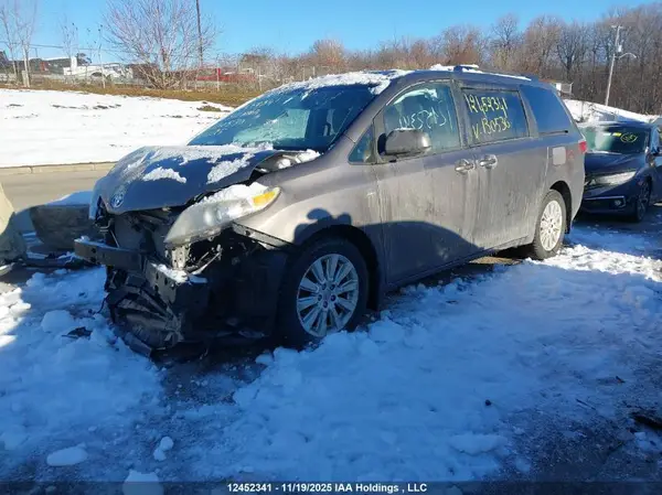 5TDJK3DC3GS130530 2016 TOYOTA SIENNA - Image 2