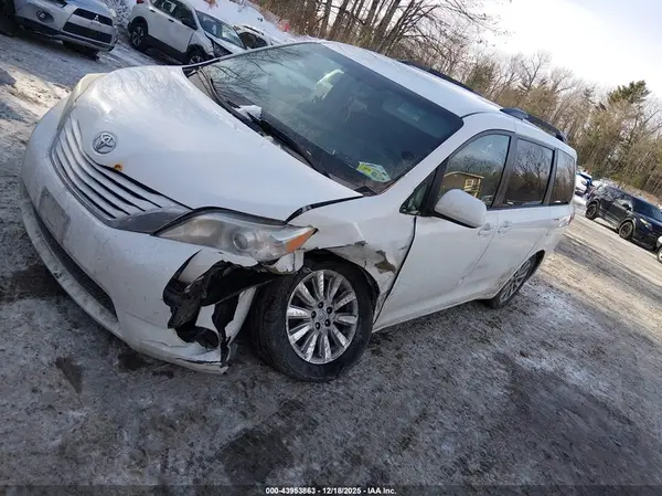 5TDJK3DC3GS131614 2016 TOYOTA SIENNA - Image 2