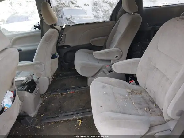 5TDJK3DC3GS131614 2016 TOYOTA SIENNA - Image 8