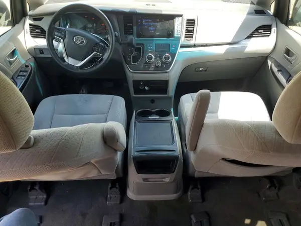 5TDJK3DC4GS132951 2016 TOYOTA SIENNA - Image 8