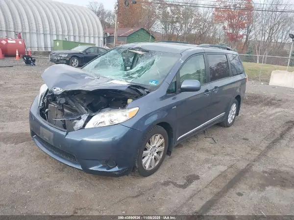 5TDJK3DC4GS136708 2016 TOYOTA SIENNA - Image 2