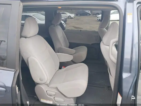 5TDJK3DC4GS136708 2016 TOYOTA SIENNA - Image 8