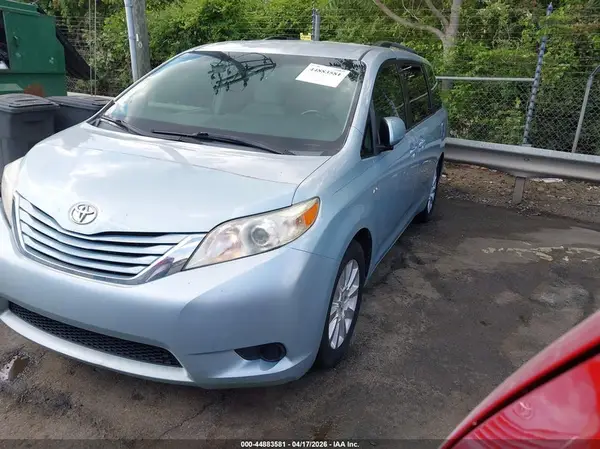 5TDJK3DC5GS130979 2016 TOYOTA SIENNA - Image 2