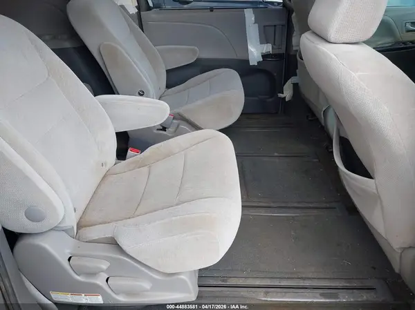 5TDJK3DC5GS130979 2016 TOYOTA SIENNA - Image 8