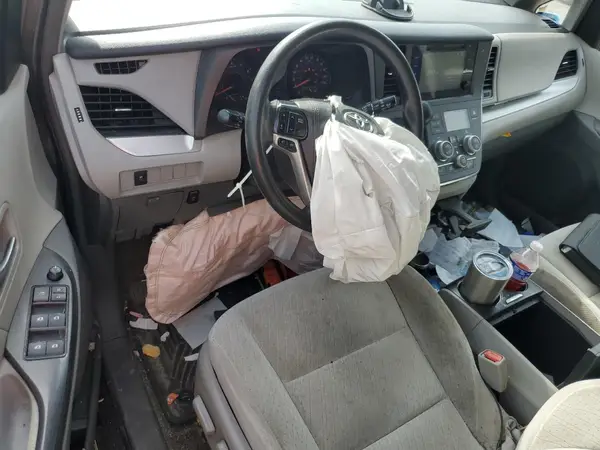5TDJK3DC5GS144851 2016 TOYOTA SIENNA - Image 8