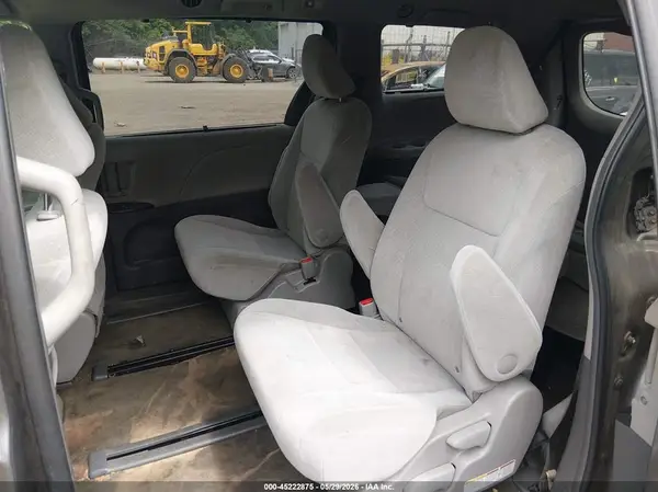 5TDJK3DC6GS135754 2016 TOYOTA SIENNA - Image 8