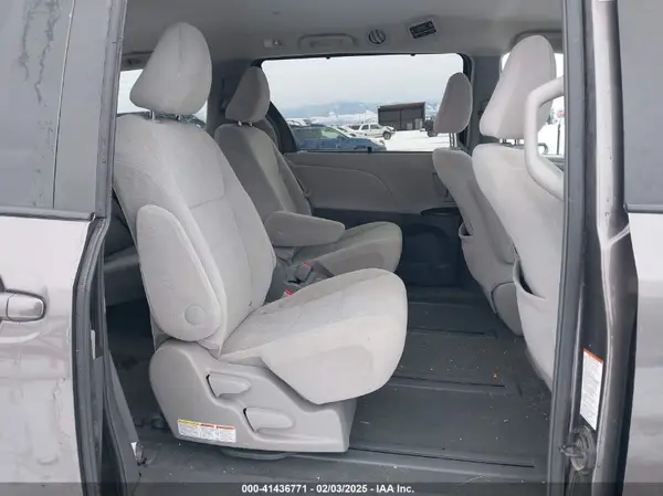 5TDJK3DC6GS142669 2016 TOYOTA SIENNA - Image 8