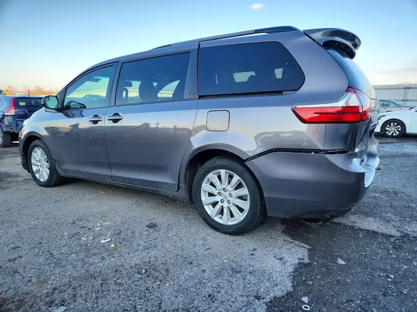 5TDJK3DC8GS131141 2016 TOYOTA SIENNA - Image 2