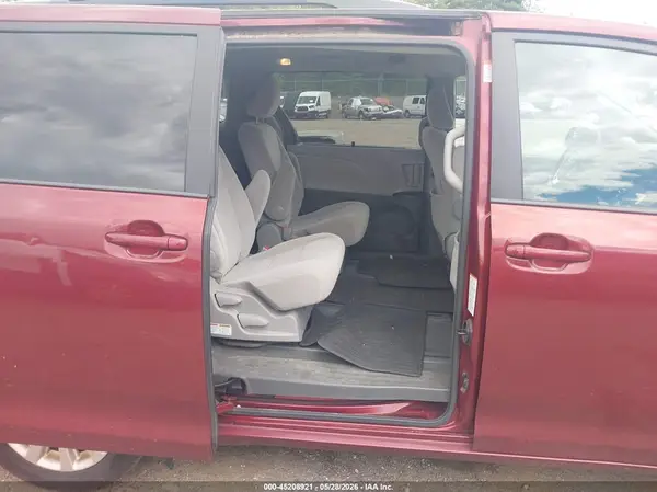 5TDJK3DC8GS137926 2016 TOYOTA SIENNA - Image 8