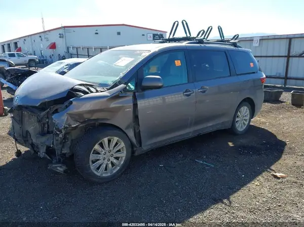5TDJK3DC9GS130774 2016 TOYOTA SIENNA - Image 2