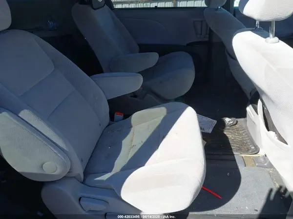 5TDJK3DC9GS130774 2016 TOYOTA SIENNA - Image 8