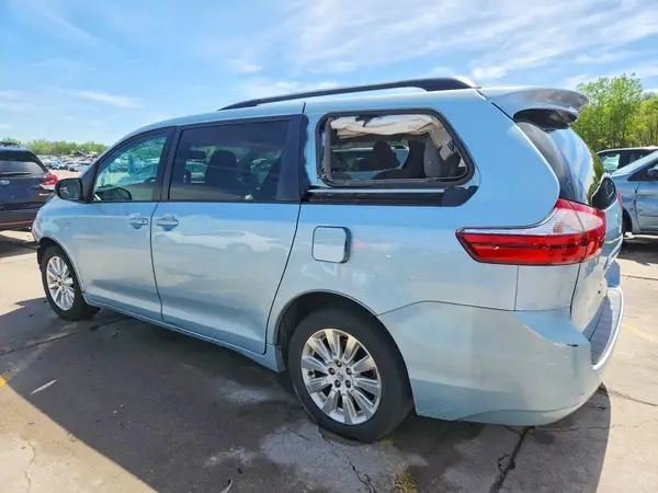 5TDJK3DC9GS132024 2016 TOYOTA SIENNA - Image 2