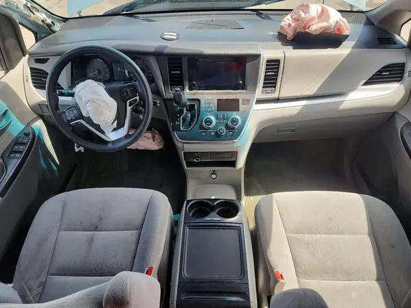 5TDJK3DC9GS132024 2016 TOYOTA SIENNA - Image 8