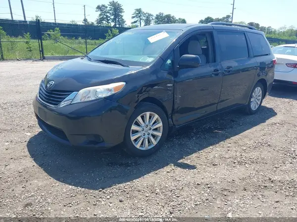 5TDJK3DC9GS135876 2016 TOYOTA SIENNA - Image 2