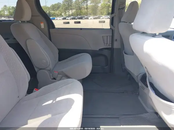 5TDJK3DC9GS135876 2016 TOYOTA SIENNA - Image 8