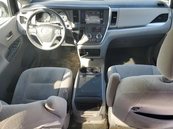 5TDJK3DC9GS143766 2016 TOYOTA SIENNA - Image 8