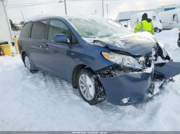 5TDJK3DCXGS134977 2016 TOYOTA SIENNA - Image 1
