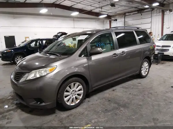 5TDJK3DCXGS143887 2016 TOYOTA SIENNA - Image 2