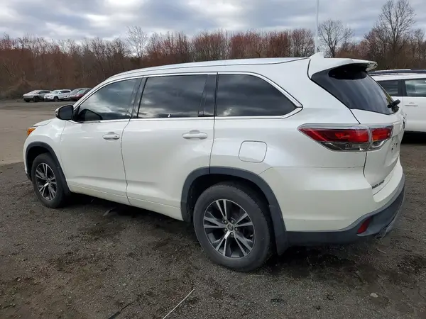 5TDJKRFH0GS224859 2016 TOYOTA HIGHLANDER - Image 2