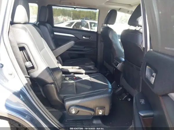 5TDJKRFH0GS228426 2016 TOYOTA HIGHLANDER - Image 8