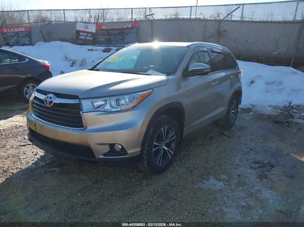 5TDJKRFH0GS238471 2016 TOYOTA HIGHLANDER - Image 2