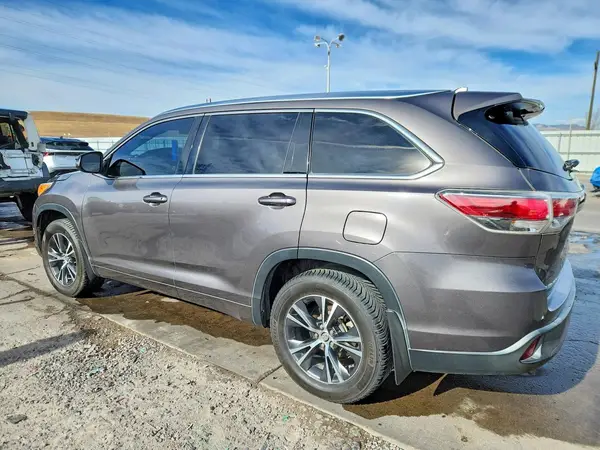 5TDJKRFH0GS250491 2016 TOYOTA HIGHLANDER - Image 2
