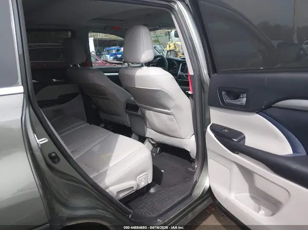 5TDJKRFH0GS257067 2016 TOYOTA HIGHLANDER - Image 8