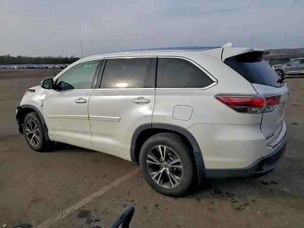 5TDJKRFH0GS257778 2016 TOYOTA HIGHLANDER - Image 2