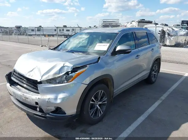 5TDJKRFH0GS260051 2016 TOYOTA HIGHLANDER - Image 2