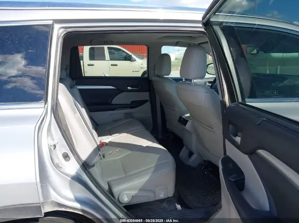 5TDJKRFH0GS260051 2016 TOYOTA HIGHLANDER - Image 8