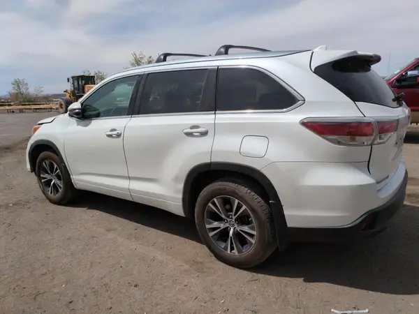 5TDJKRFH0GS260258 2016 TOYOTA HIGHLANDER - Image 2